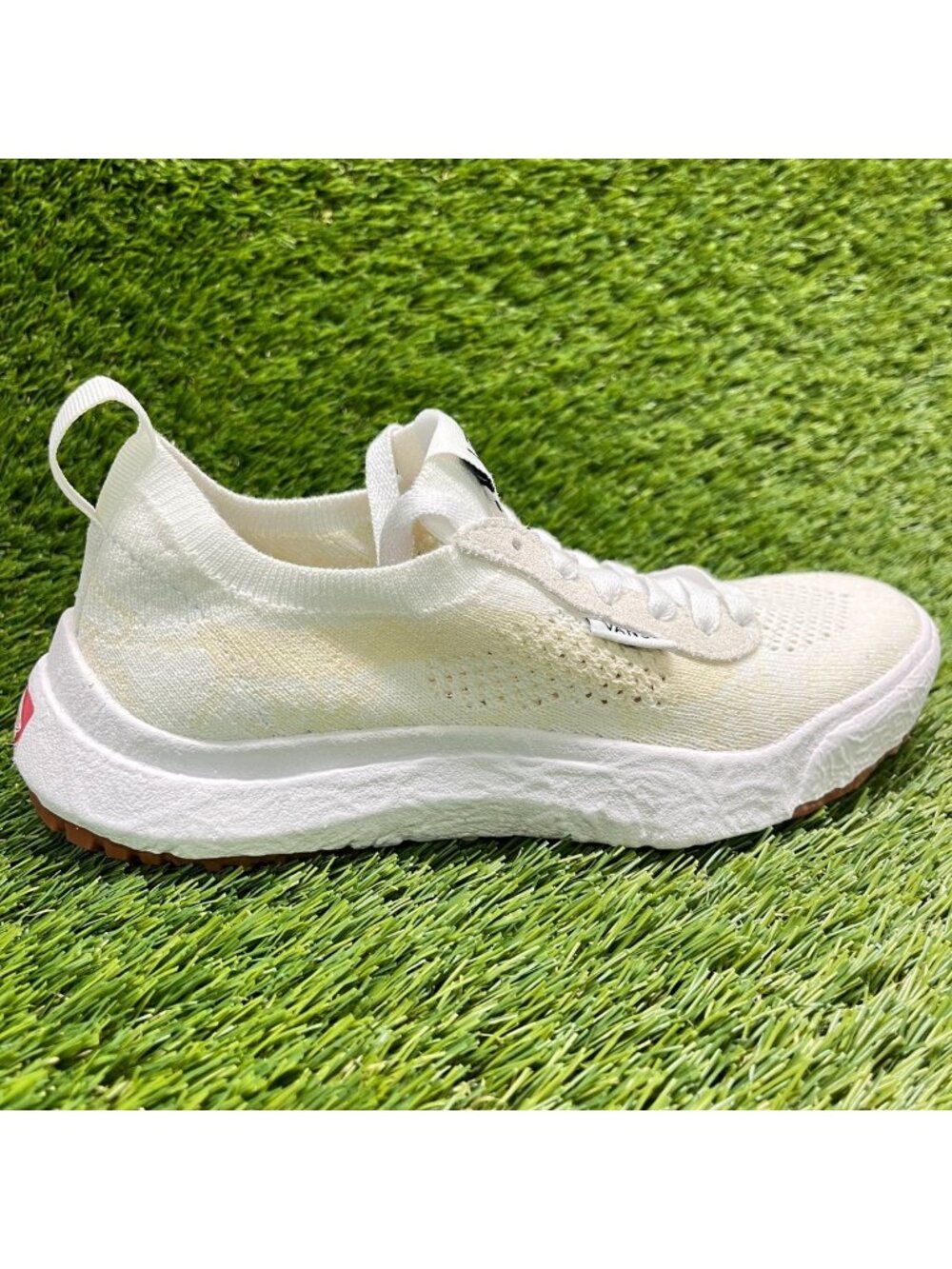 Vans UltraRange VR3 Womens Size 5 White Athletic Walking Skate Shoes Sneakers